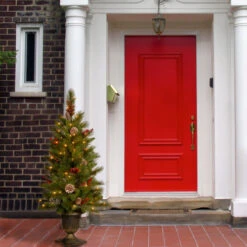 Christmas Central 4’ Pre-Lit Potted Berry Entrance Christmas Tree, Clear Lights -Northlight dnat pebb3 306 40 4 31089.1631812348