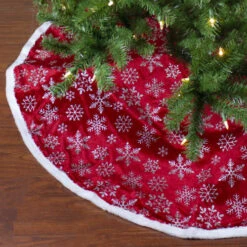 48" Red And White Snowflake Tree Skirt With Piping Trim Christmas Decor -Northlight dyno 2483807 1 03 30054.1599268263